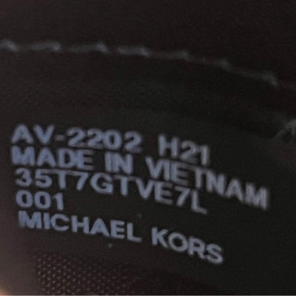 Michael Kors Black Leather Zip Wallet/Clutch-see pics and description 4 details - Picture 7 of 11